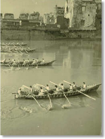 Gennaro Aprea - Pisa 1954 - gara di canottaggio in costume sull'Arno